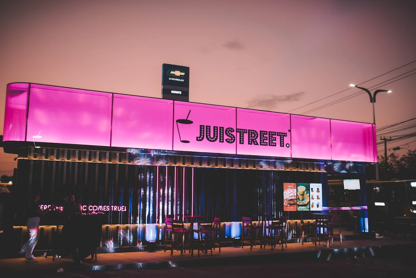 Fachada da Juistreet Península